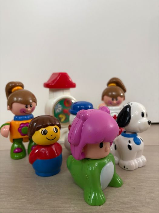 Bonecos da marca Toto.