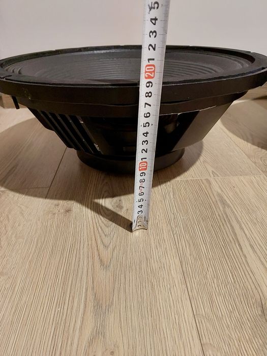 Саббуферні естрадні динаміки