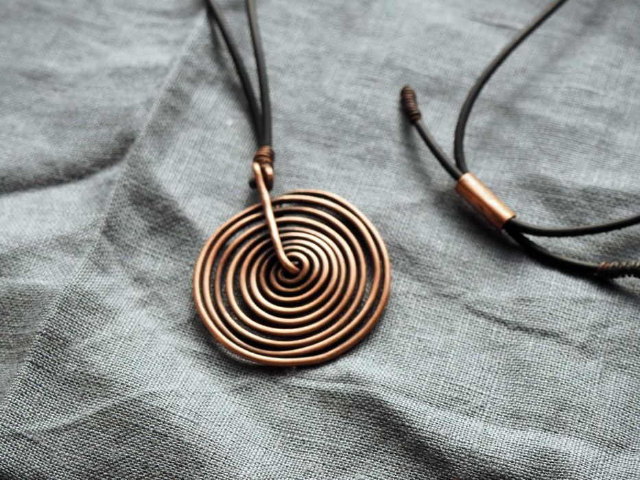 Miedziany naszyjnik ze spiralą – styl słowiański / boho
