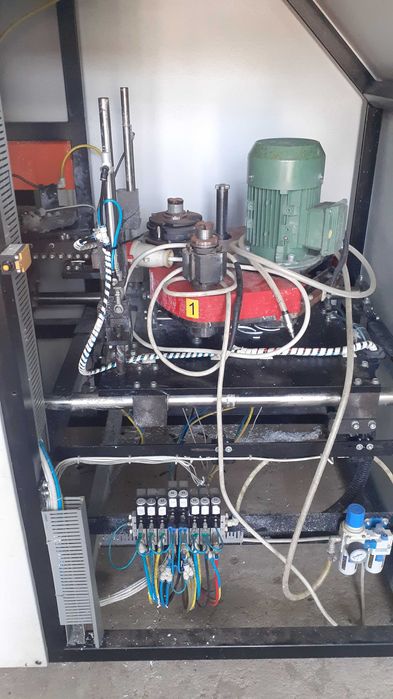 Maquina para limpeza de esquadrias de Pvc