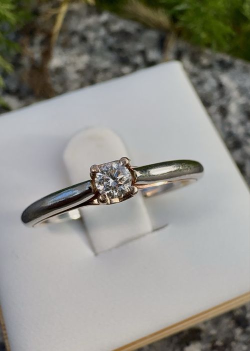 Золотое кольцо с бриллиантом 585 проба