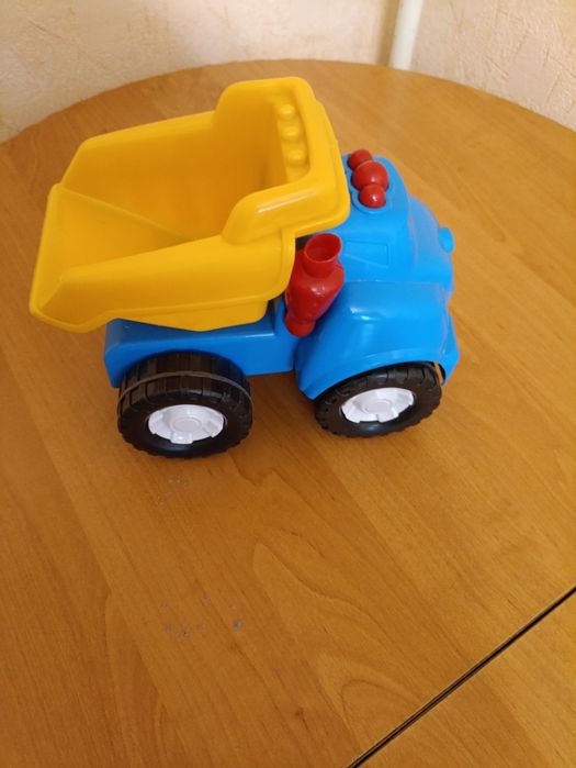 Продам  машинку самосва.л