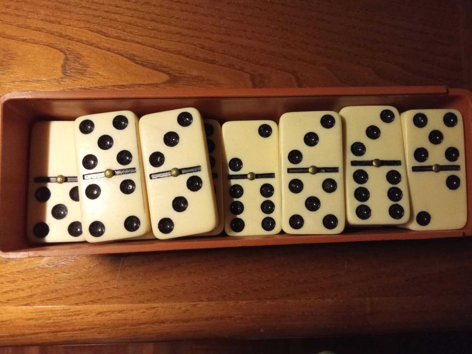 Jogo de Dominó – Completo e em bom estado