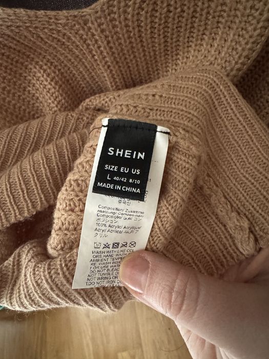 Майка вʼязана бежева