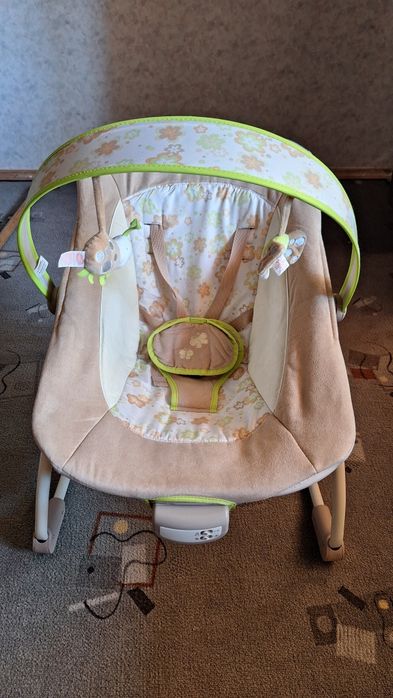 Продам музичну дитячу качельку або шезлонг