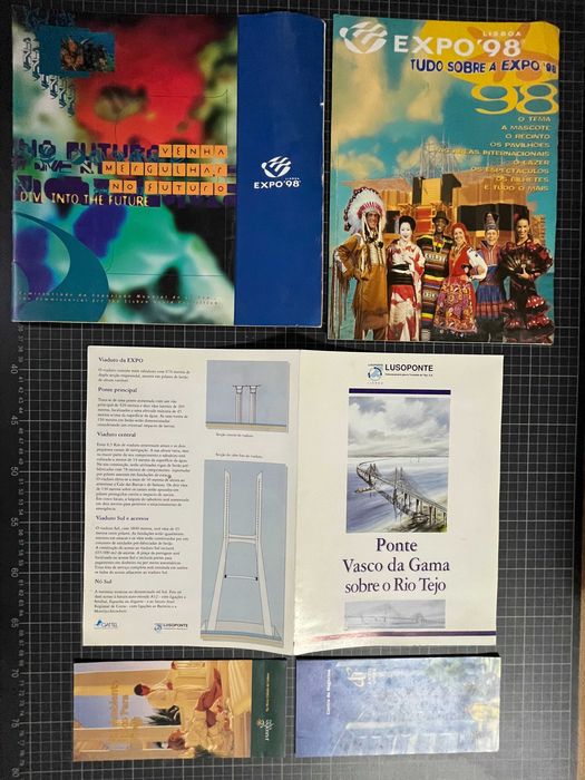 Lote de publicações da EXPO 98