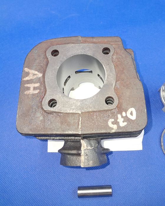 (Позпродаж)!Поршневая ЦПГ SUZUKI AD LETS 2