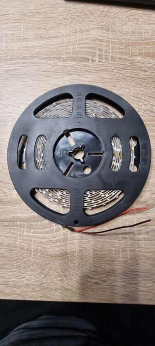 Світлодіодна стрічка 12В, 4,8 Вт, 60 шт. на 1 м, колір теплий (3000К).