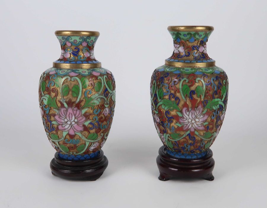 Jarrinhas da China em Cloisonne, CADA