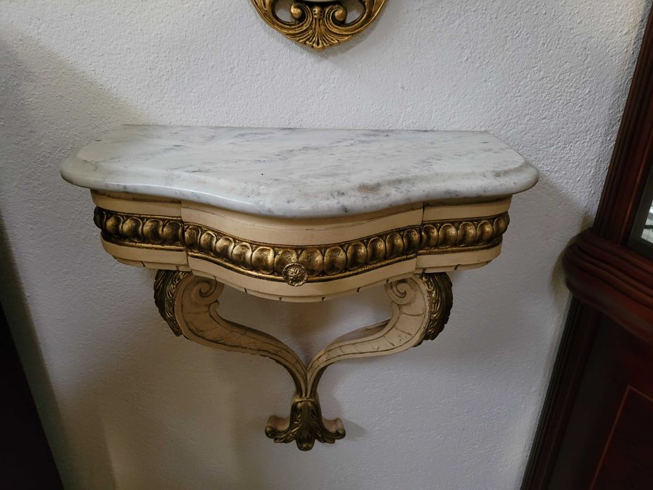 Conjunto de consola em madeira pintada com gaveta e tampo