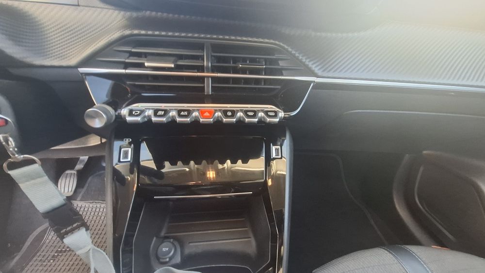 Peugeot 208 — fotografia 8