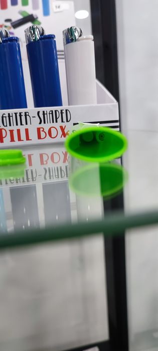 Isqueiros de ocultação com compartimento