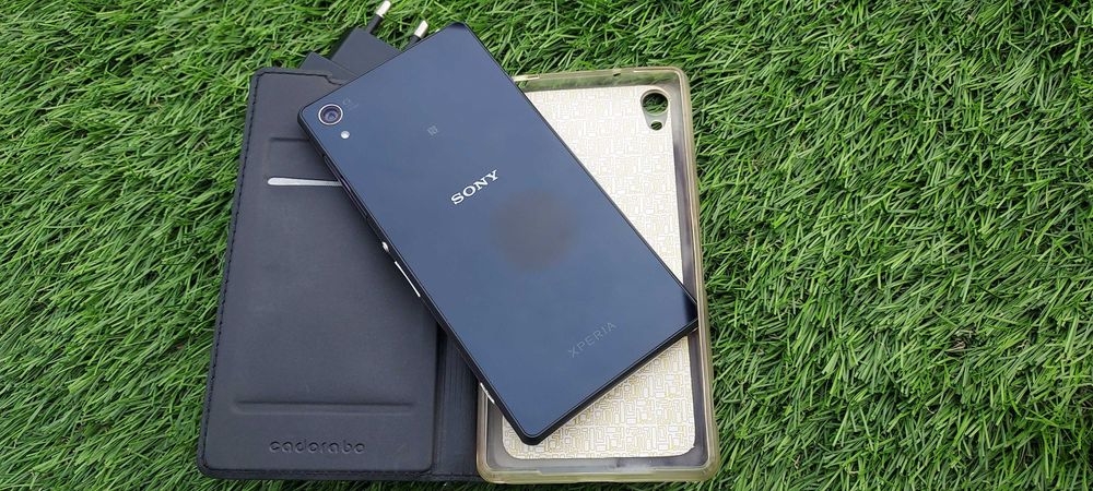 Telemóvel Sony em muito bom estado com oferta da capa