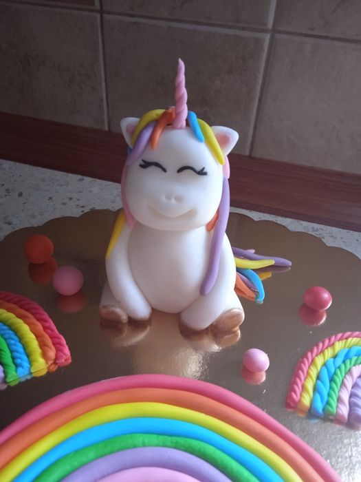Zestaw ozdób na tort jednorożec tęcza