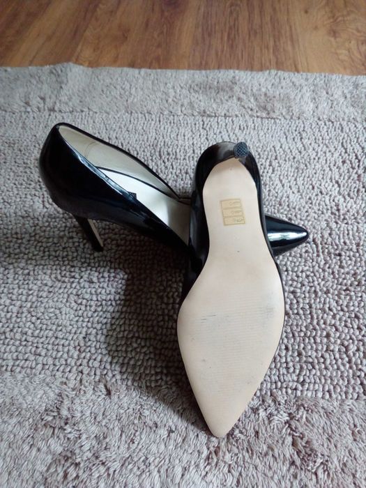 Szpilki czarne lakierowane