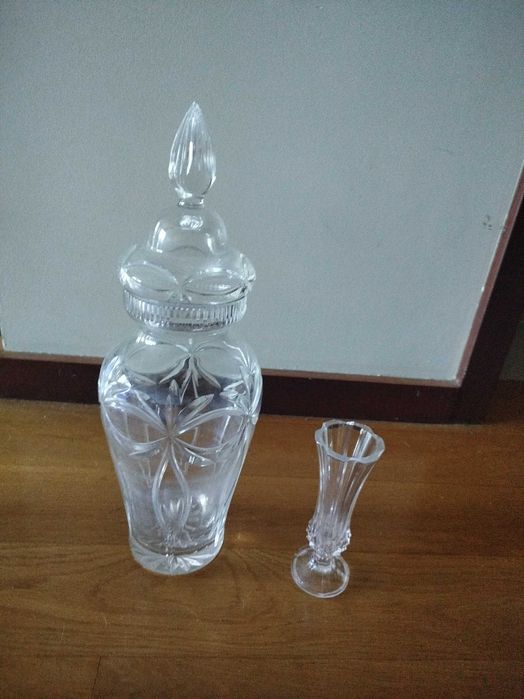 Jarras de vários tamanhos e feitios