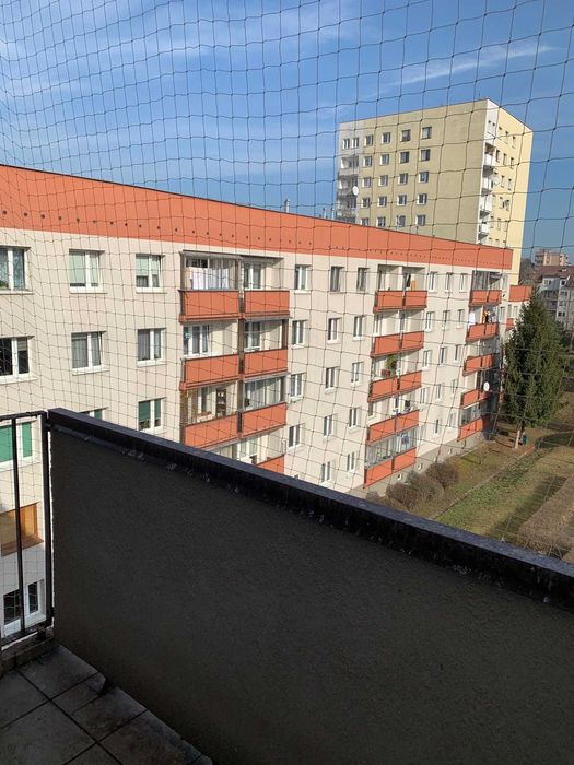 Montaż siatek na balkon przeciw ptakom, Siatka dla na kota  Sprzątanie