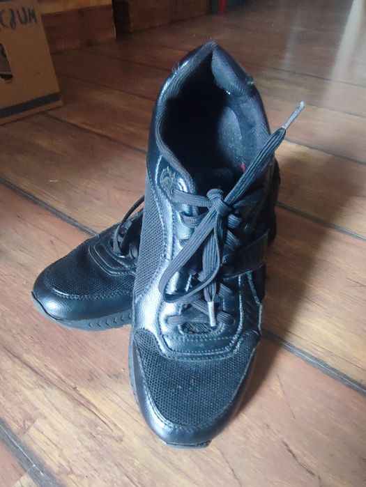 Buty czarne sportowe
