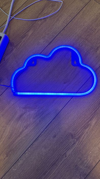 Neon chmurka niebieska
