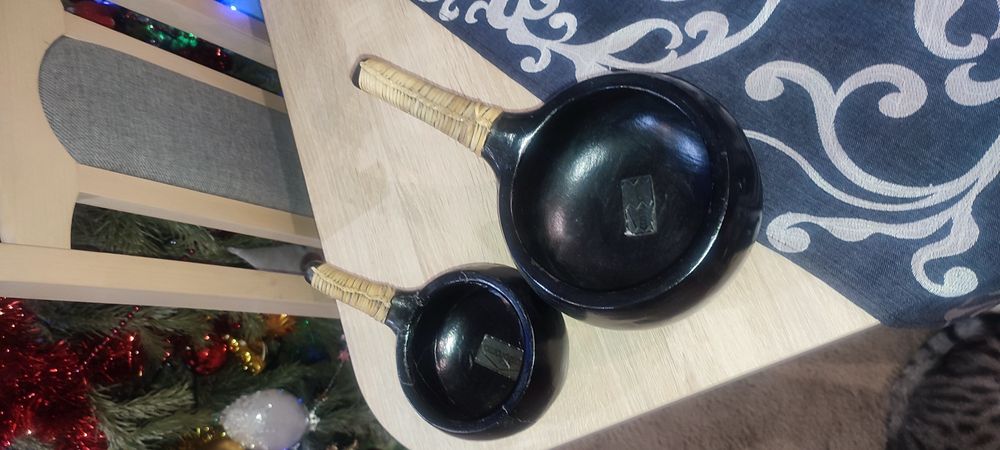 Dwa silidne naczynia. Cena za obie sztuki 96 zl