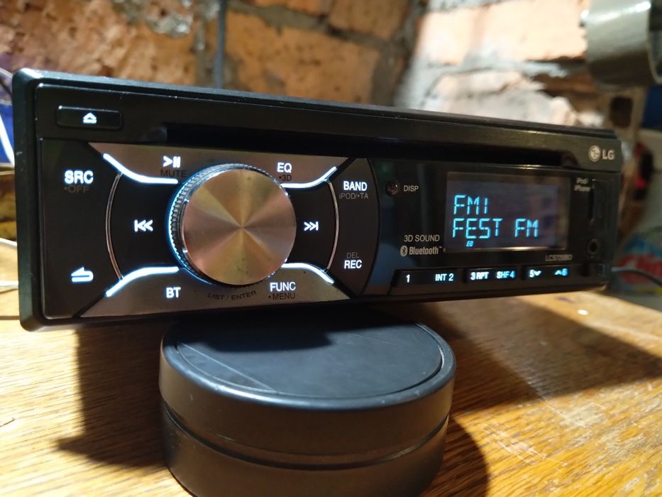 Radio samochodowe LG LCS720BO bluetooth sprawne kostka ramka kieszeń