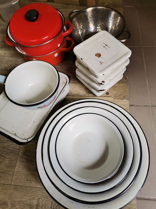 Кастрюли, миски, судочки