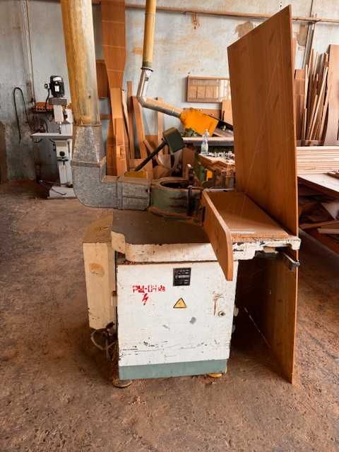 Розпродаж деревообробного обладнання меблевої фабрики