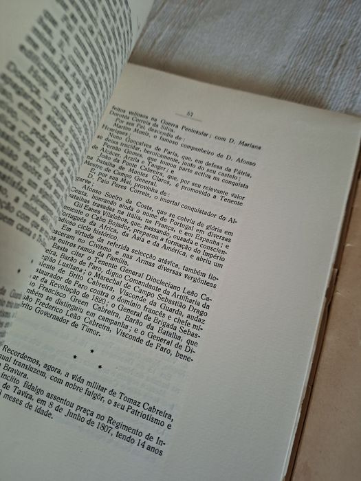 Dois livros de António Cabreira - Conde de Lagos  Graduações Militares