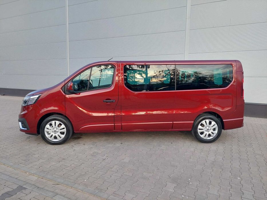 Wynajem busa 8 9 osobowego z hakiem Trafic Vivaro Custom Vito
