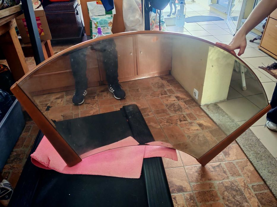 Espelho de parede com moldura em madeira