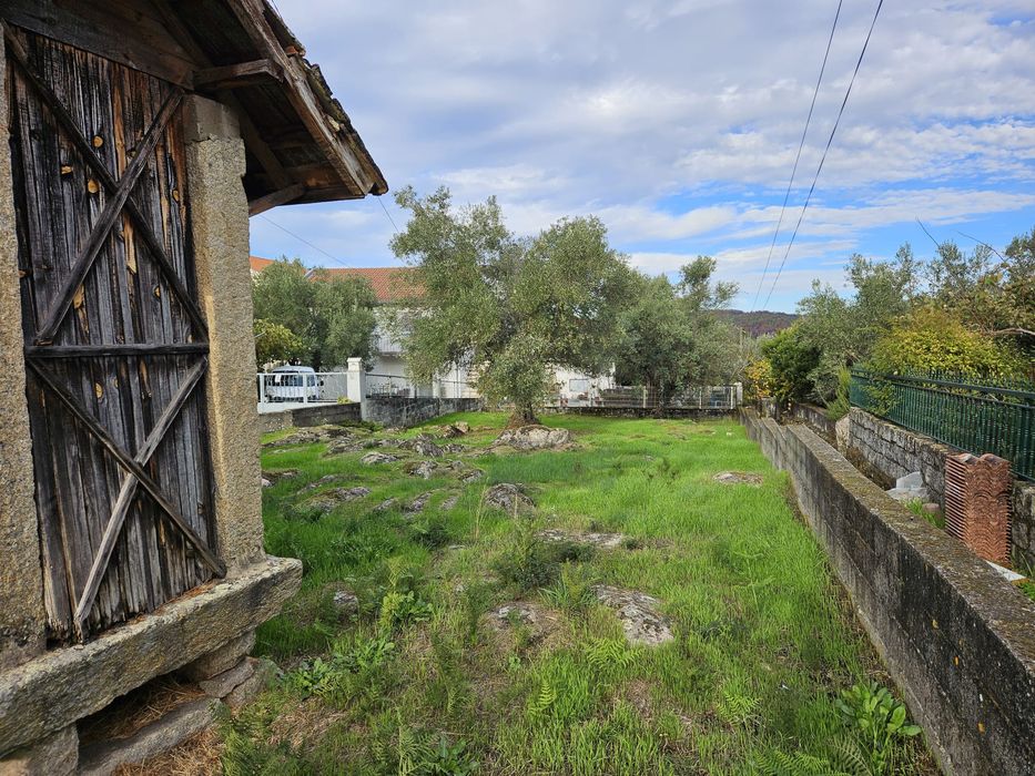 Lote para casa, jardim e quintal com canastro
