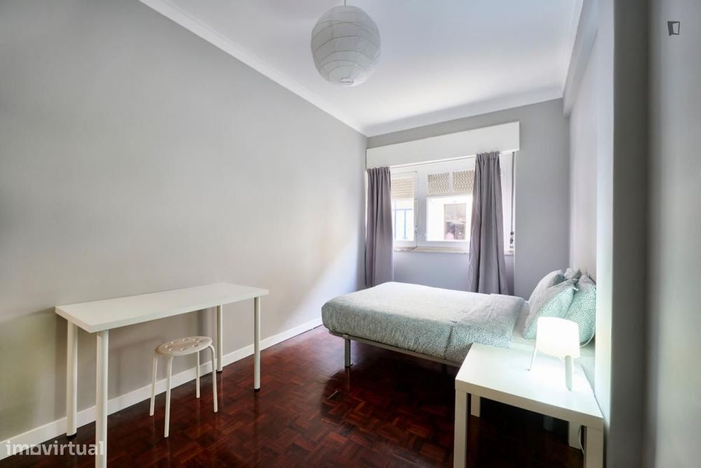 Quarto - localizado em Benfica Lisbon