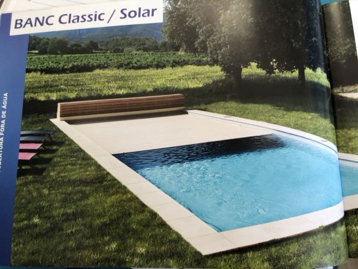 Cobertura de lâminas com banco em madeira piscina cascais