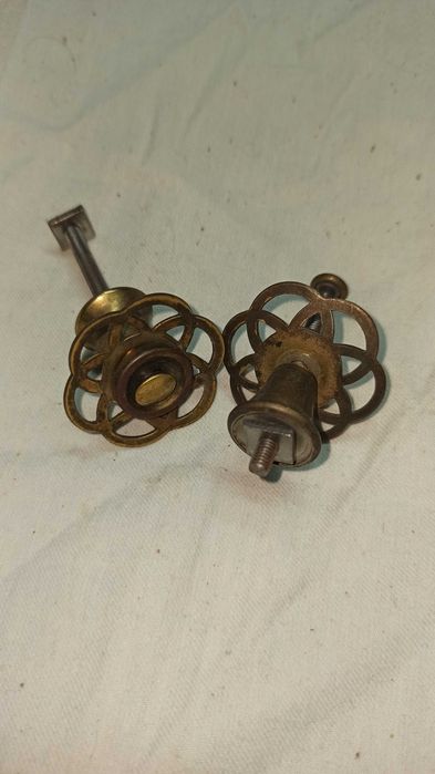 Старинные дверные ручки из латуни