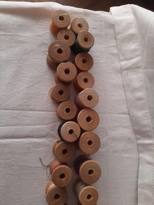 Продам набор ниток для швейной машинки