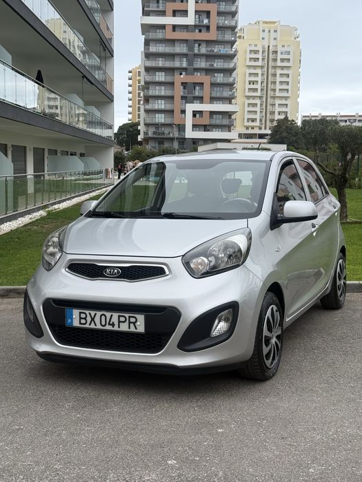 Kia Picanto II CVVT • Revisões na Marca • Nacional • 109 mil km • Multimedia Carplay  • Sensor de Estacionamento • Motor de Corrente