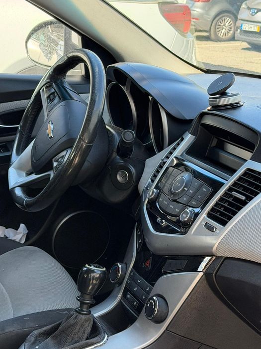 Cruze 2010/2011 215.00 km