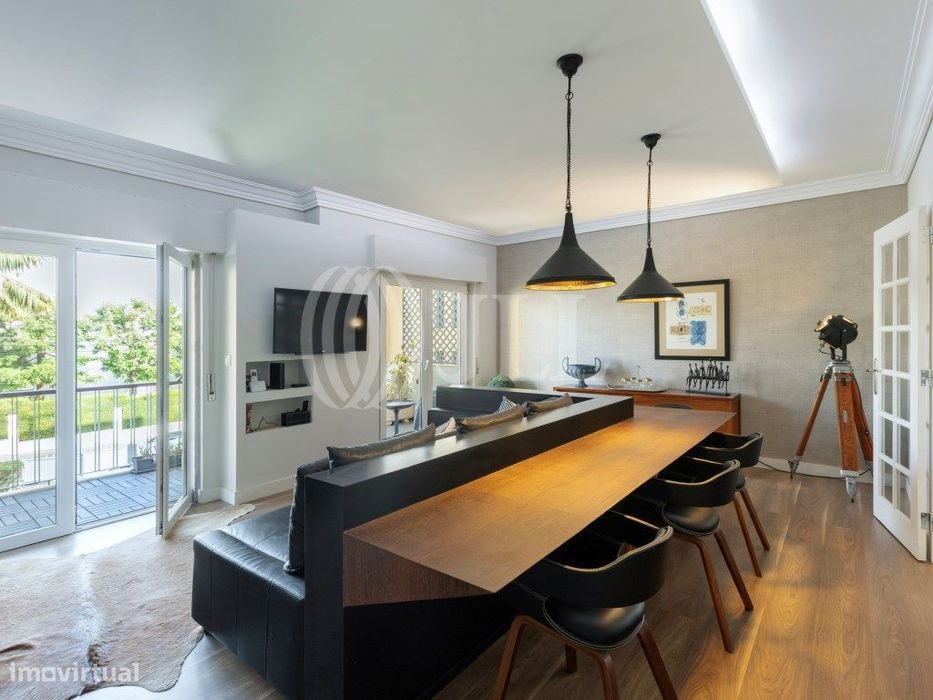 Apartamento T2 renovado garagem no centro de Cascais