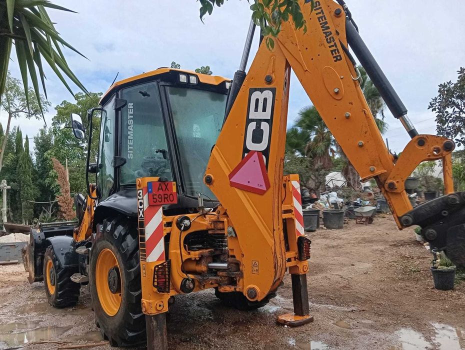 JCB 3CX SiteMaster 110 HP (2023) – Apenas 695h | Excelente Estado / Seminova