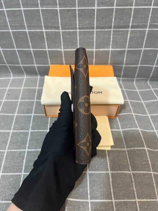 Louis Vuitton Victorine Mały portfel Różowy przycisk
