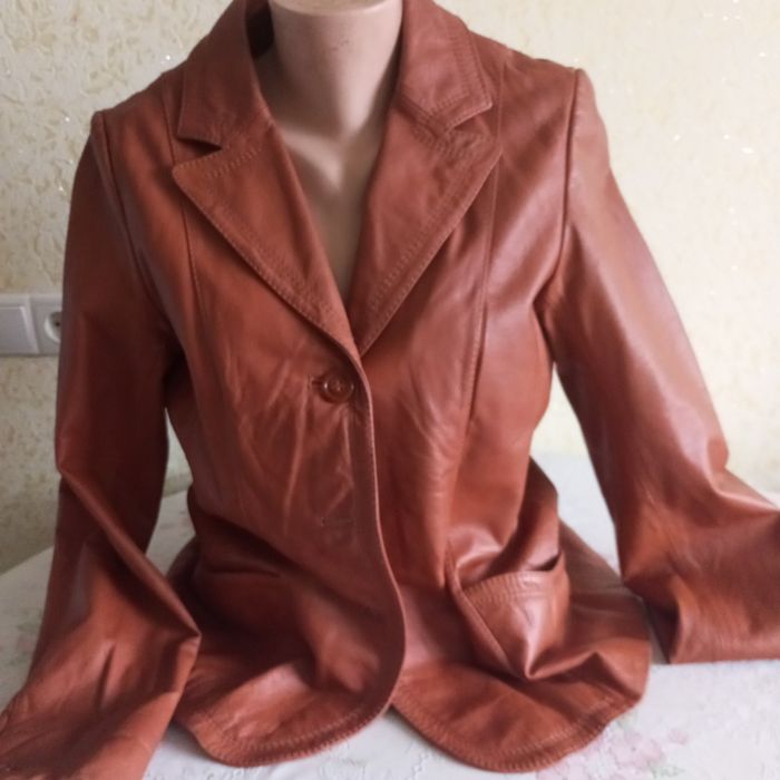 Продам куртку женскую кожанную
