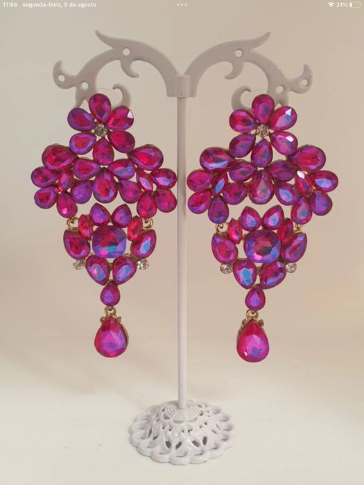 Brincos compridos de festa/Long party earrings Pedra Dura