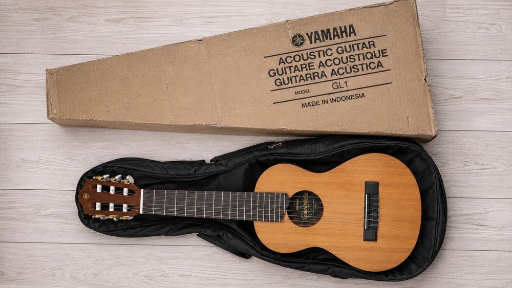 Гиталеле Yamaha GL1 + фирменный чехол + коробка. Отличное остояние