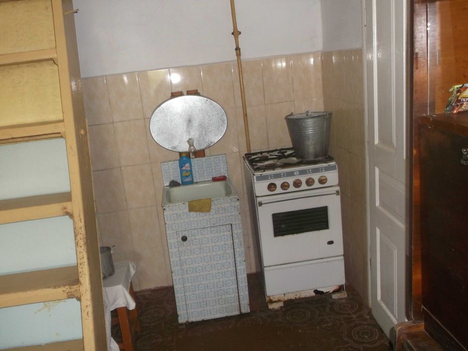 Продається будинок з земельною ділянкою