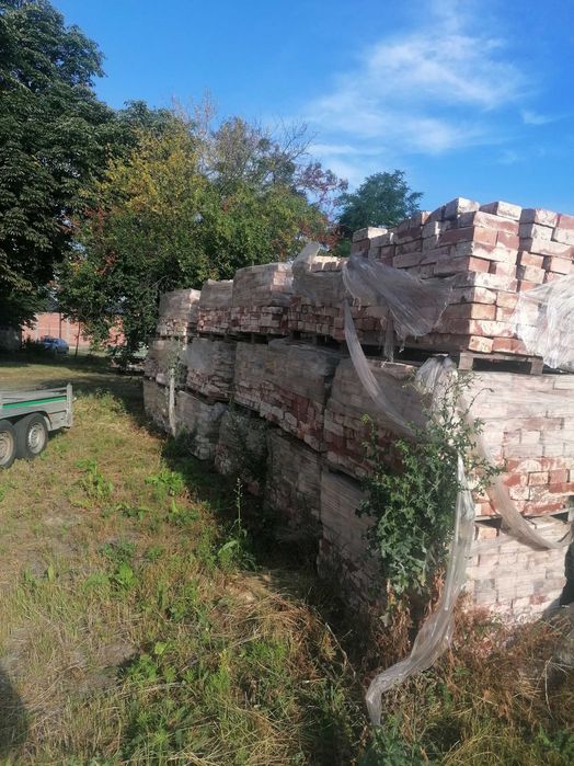 Stara cegła z rozbiurki