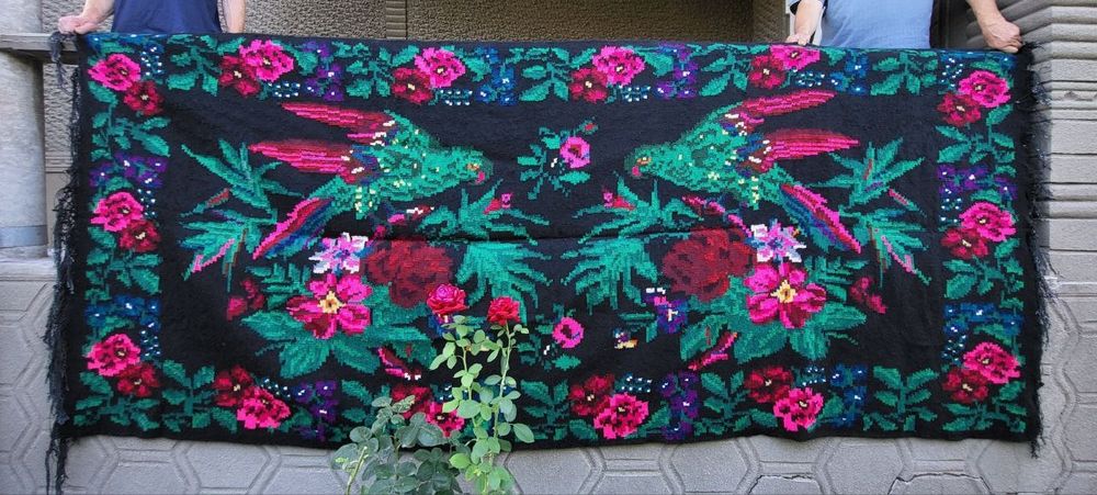 Великий вовняний килим ручної роботи