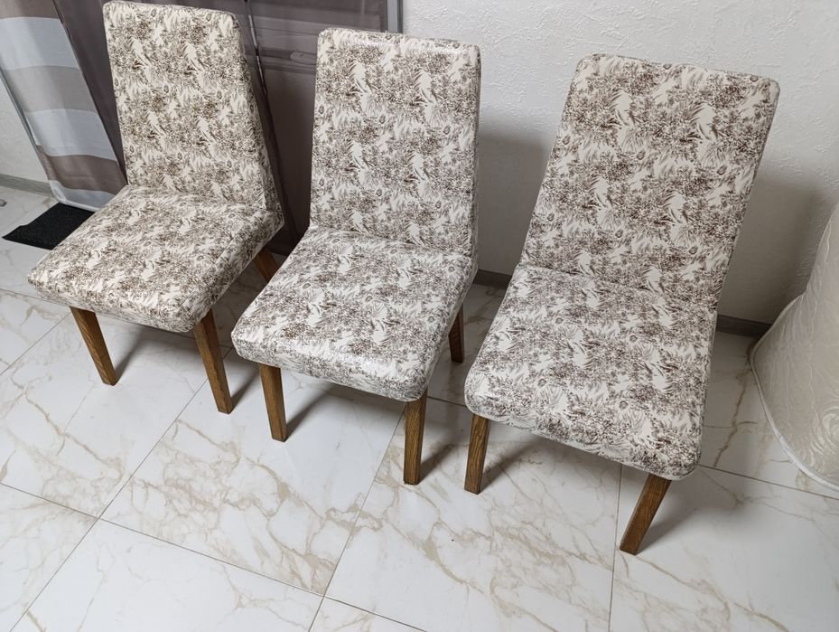 Продам комплект стульев