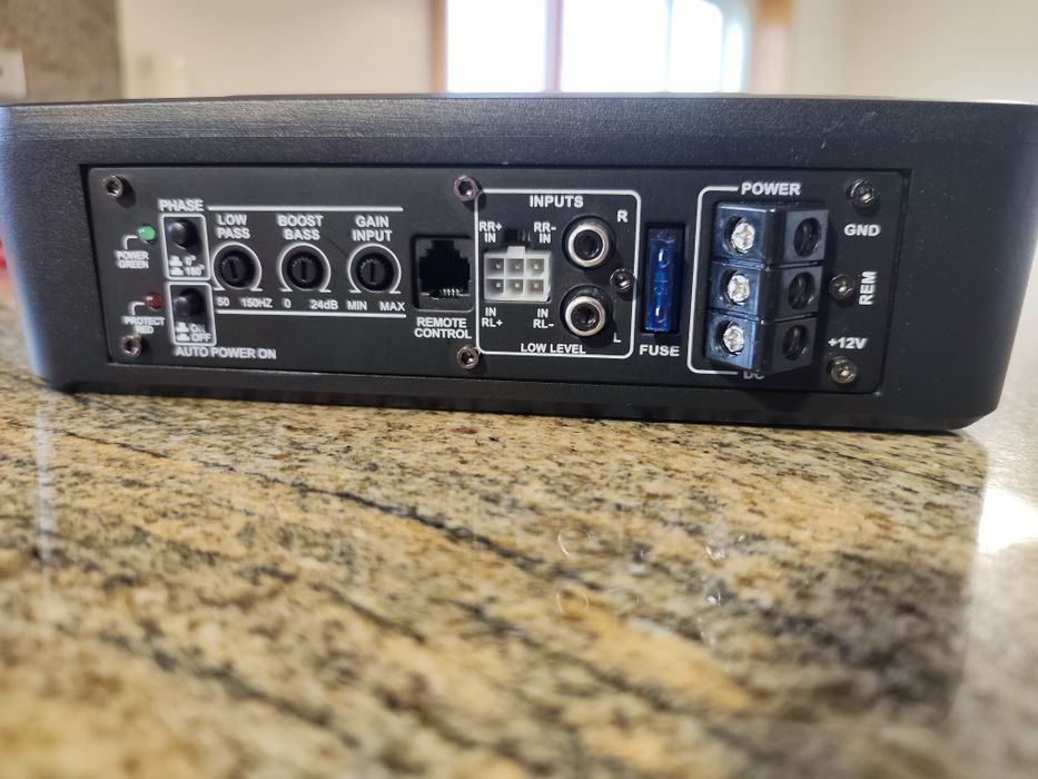 Subwoofer 8" amplificado Vevor 300W