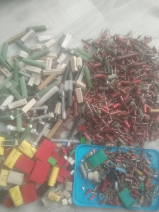 Kondensatory, tranzystory itp. stara elektronika. Duża kolekcja