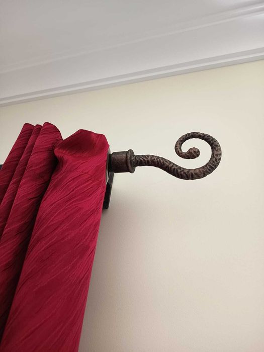 Cortinados opacos Vermelho/Bordeaux e transparentes em tons de cinzento